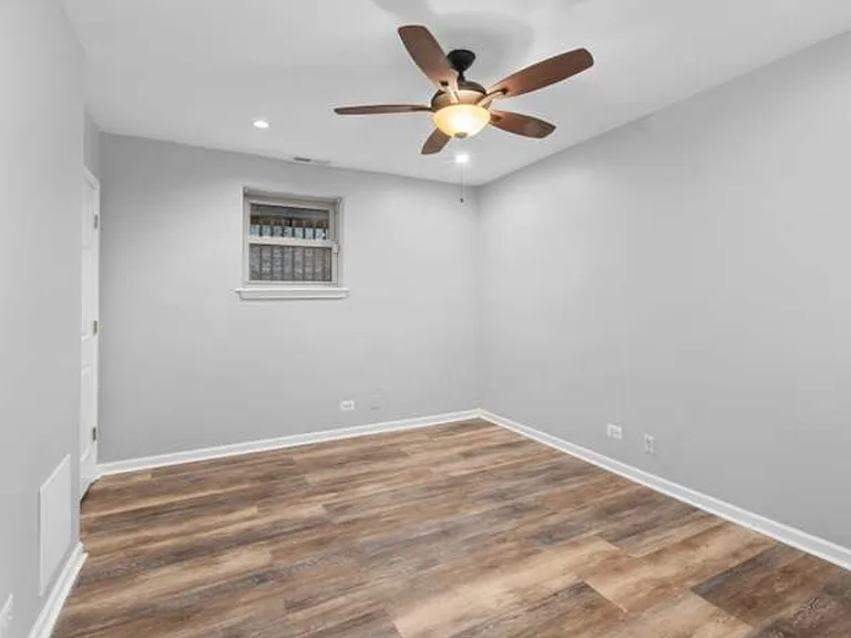 4520 S Saint Lawrence Ave — Photo 4