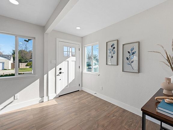 4th image of 830 Camellia Way