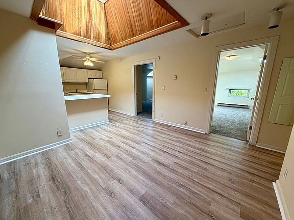 3rd image of 1227-1237 N Cass St #301