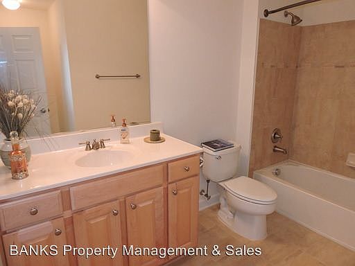 4th image of 621 Cobblestone Blvd Unit 304