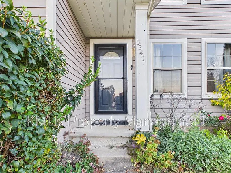 3 bed, 4.0 bath, 1564 sqft, $2,195 — Photo 4