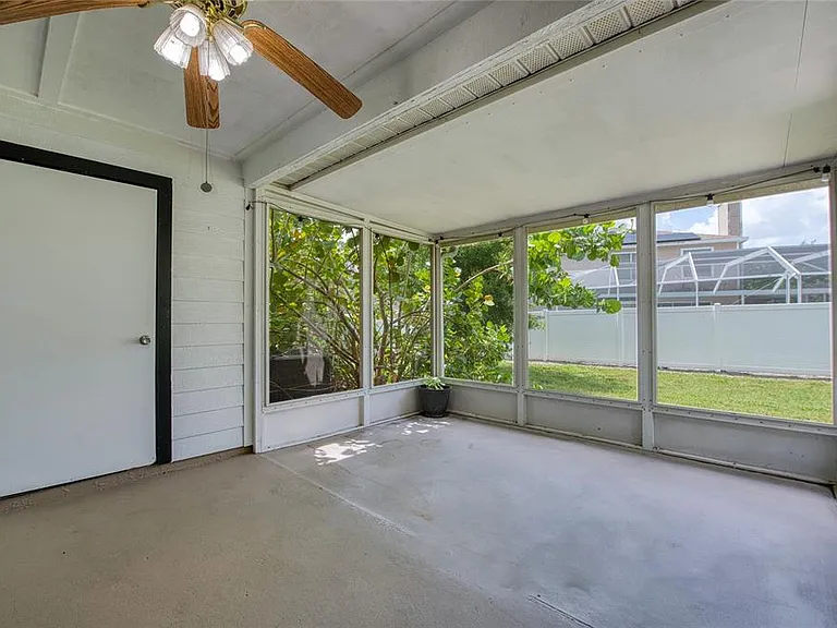 2390 Bentley Dr — Photo 40