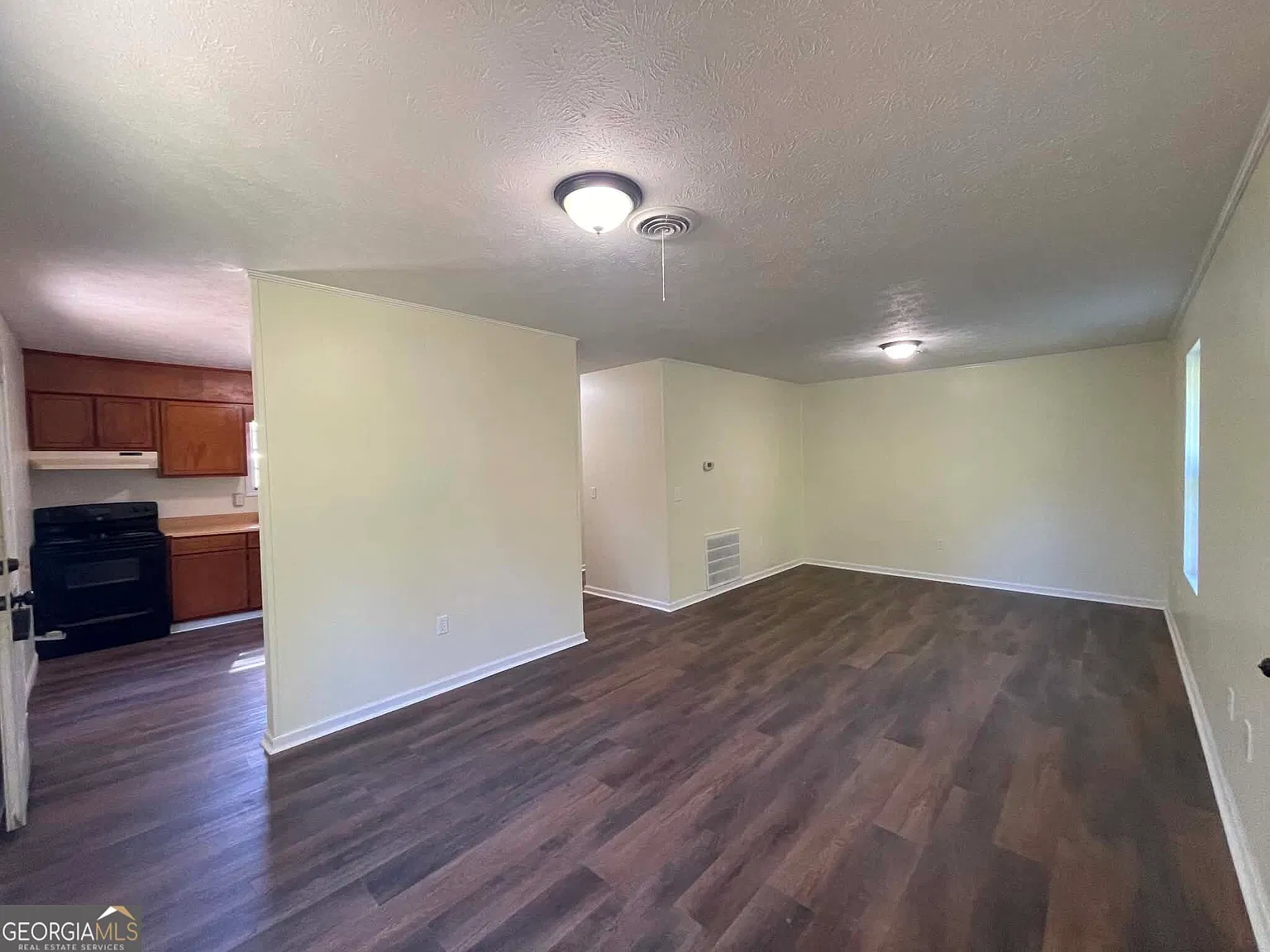 3 bed, 1.5 bath, 1108 sqft, $1,375 — Photo 4