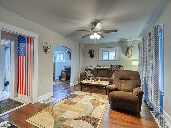 5th image of 2605 Searsdale Ave