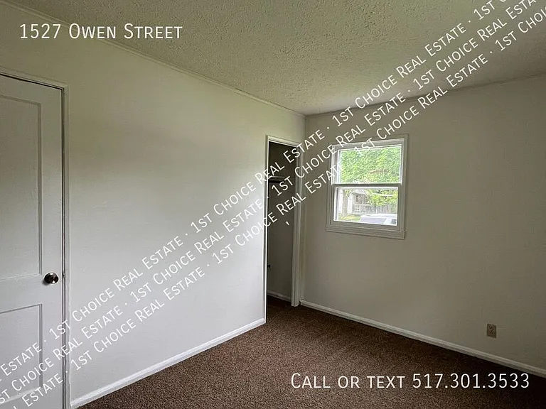 1527 Owen St — Photo 9