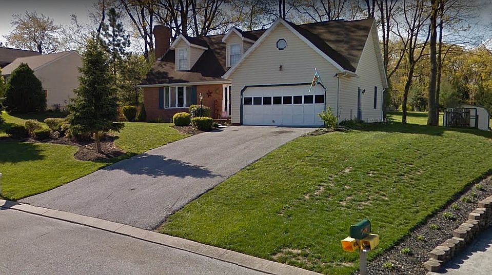 1st image of 100 Brentwood Ct