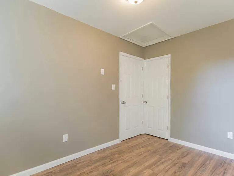 5525 Schumacher Dr — Photo 4