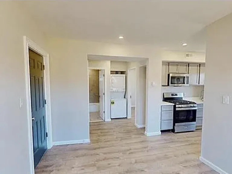 307 Division Ave NE #101 — Photo 2