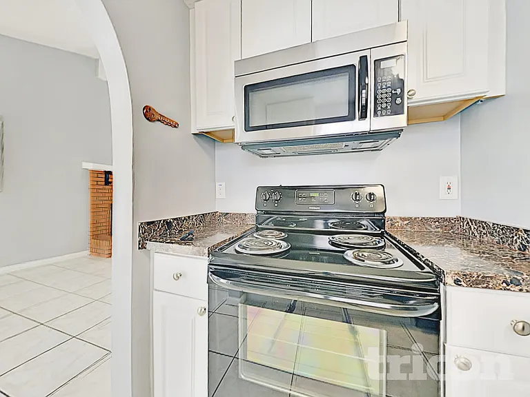 8235 Donaldson Dr — Photo 14