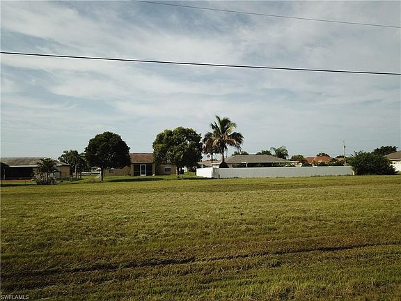 3rd image of 210 NW 14th Ter
