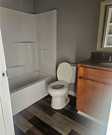 5th image of 406 Chalmette Ave