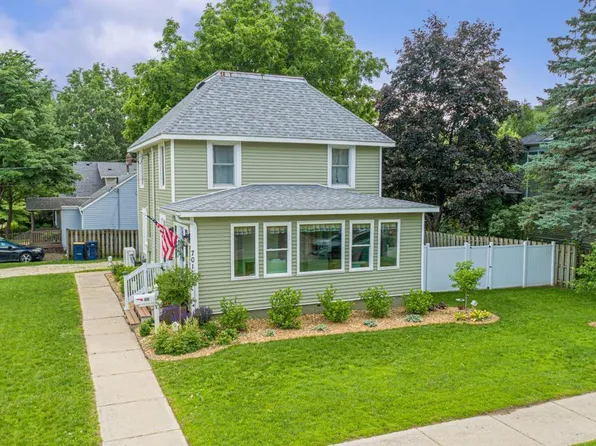 701 3rd St W, Northfield, MN 55057