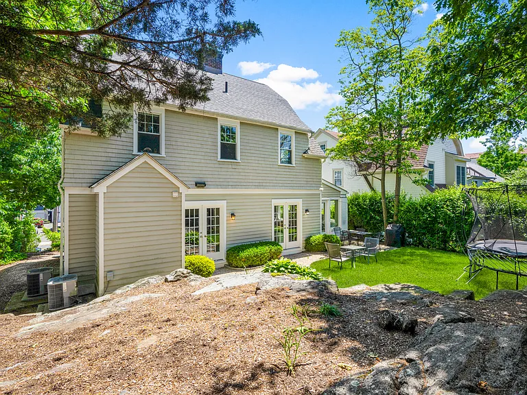 22 Vanderburgh Ave — Photo 31