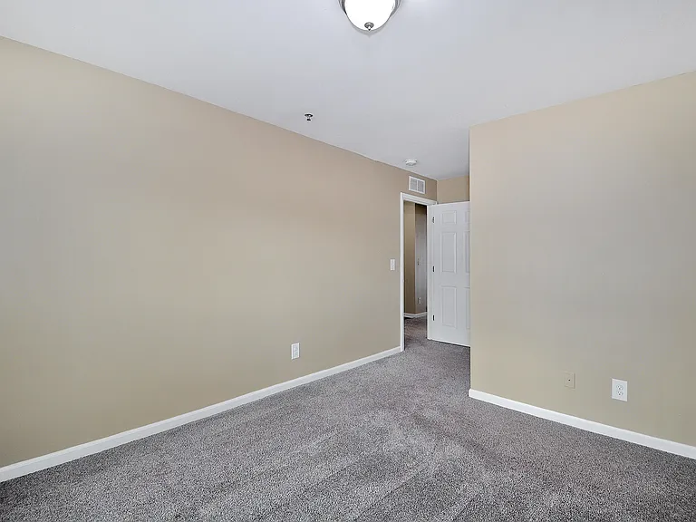 Woodcrest Apartments — Photo 8