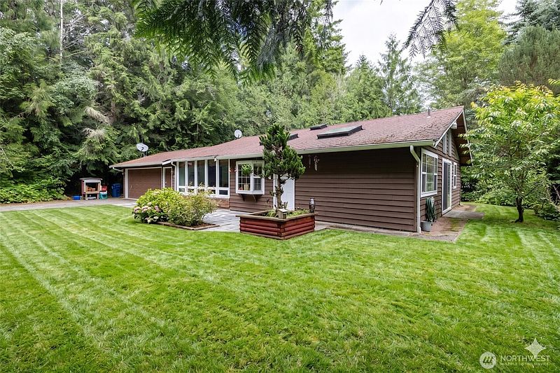 3rd image of 592 Sprague Valley Drive
