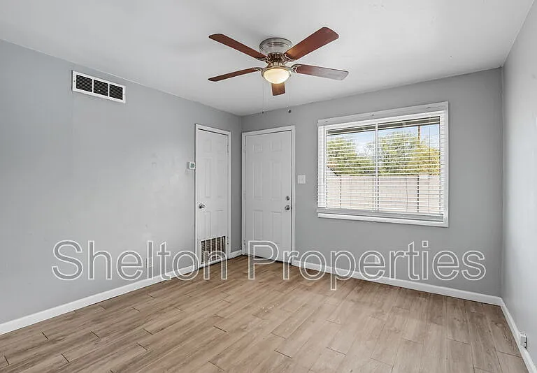 1713 N 31st Pl #6 — Photo 8