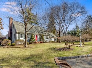 1 Kingwood Dr, Little Falls, NJ 07424