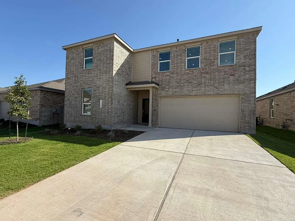 5 bed, 4.0 bath, 3027 sqft, $2,999 — Photo 2