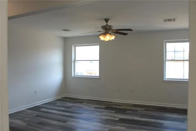 3 bed, 2.0 bath, 1500 sqft, $2,000 — Photo 3