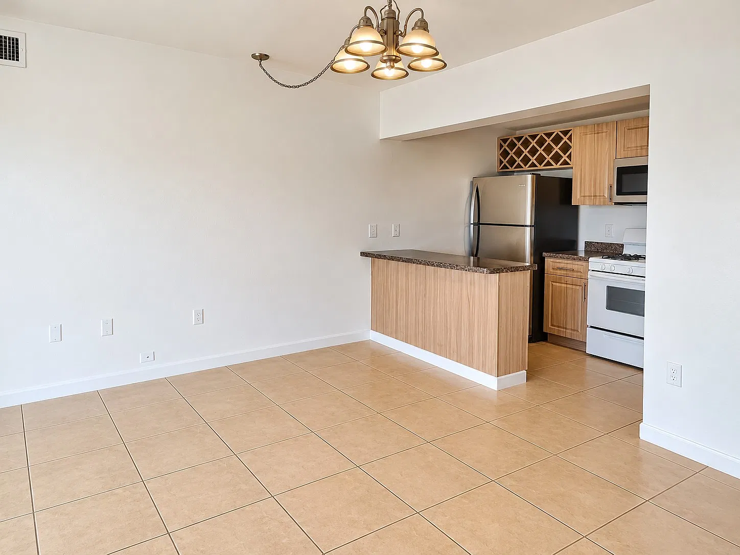 Studio, 450 sqft, $1,250 — Photo 3