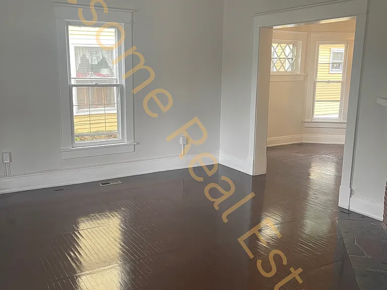 132 E Paint St — Photo 5