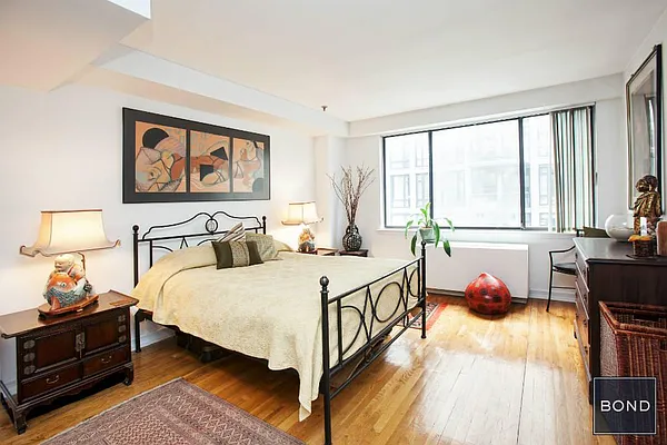 Sold by Bond New York | media 12
