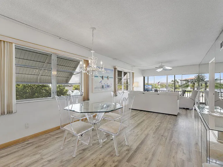 101 NE 19th Ave #228 — Photo 8