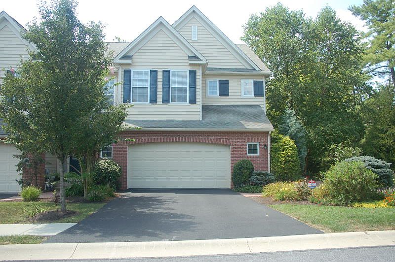 2nd image of 100 Ladbroke Ln