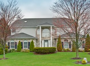8 Lancelot Ln, Hawthorn Woods, IL 60047