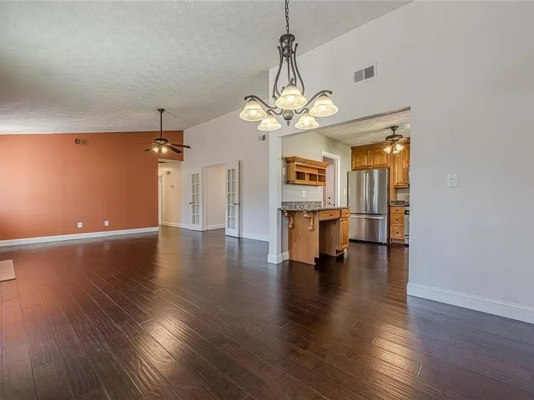 2491 Redfield Dr — Photo 3