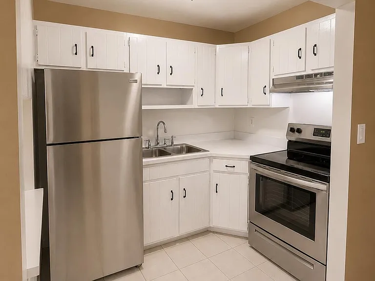 1150 NE 17th Ct #11 — Photo 2