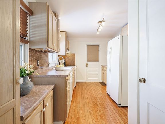 5th image of 18 Mareeta Rd