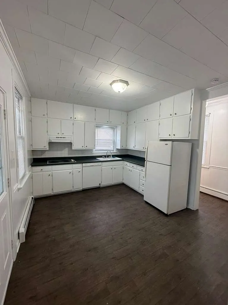 Building Photo - 136 Matteson St #1