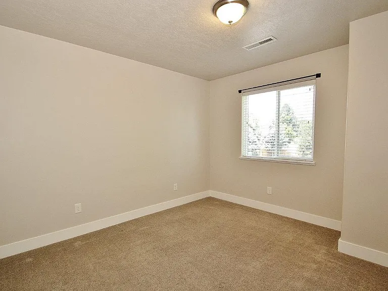 5052 N Alworth St — Photo 21