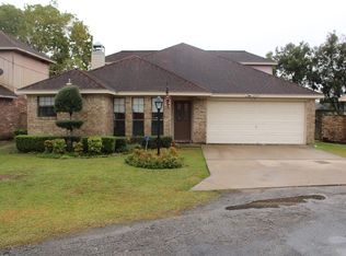 3935 Suncrest Dr, Groves, TX 77619