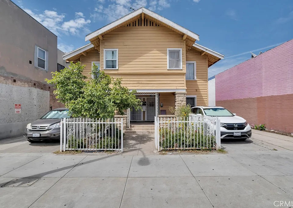 2115 1/2 Venice Blvd