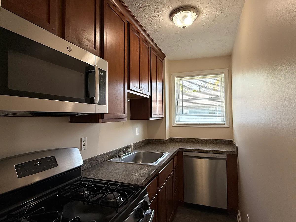 Building Photo - 71 Woonasquatucket Ave #53
