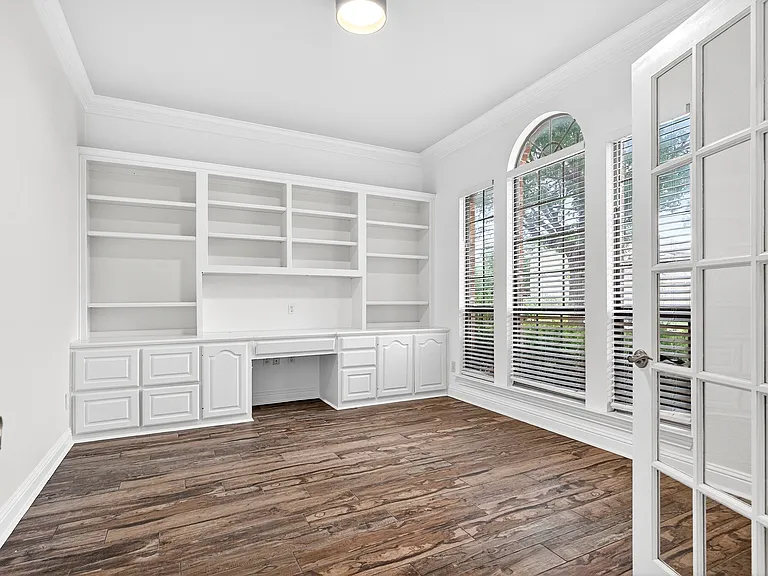 9861 Chamber Hall Dr — Photo 2