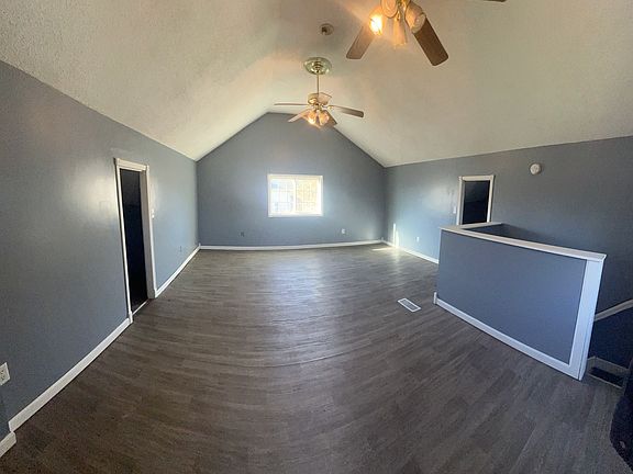 MASTER BEDROOM (UPSTAIRS)