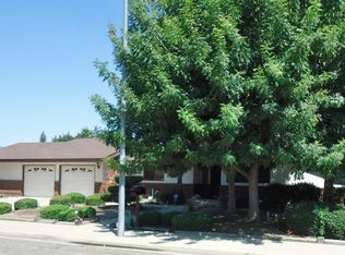 2400 Tammy Ln, Selma, CA 93662