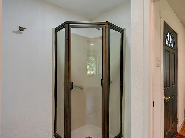 1736 W Beach Rd — Photo 14