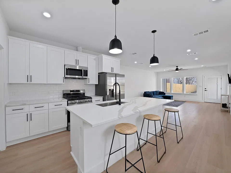 1407 Barry Ave