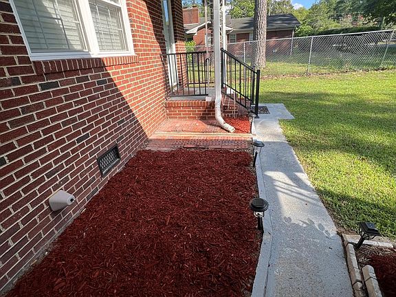 5th image of 1007 Romaine Street
