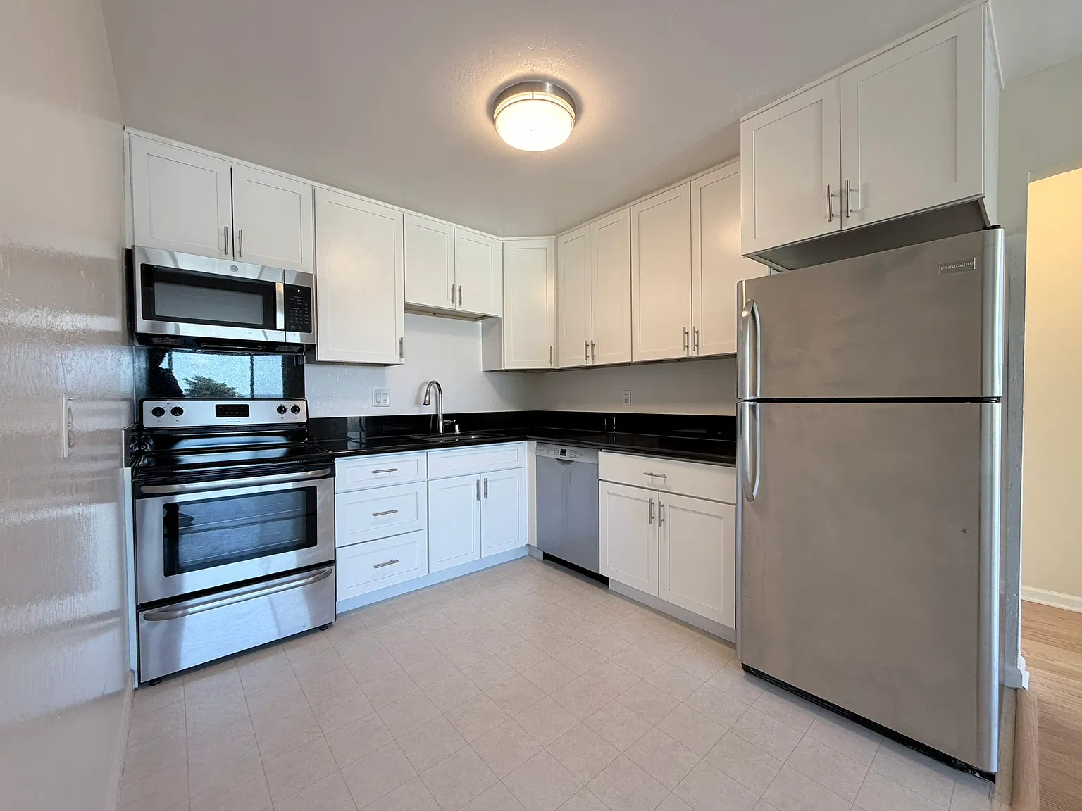 2 bed, 805 sqft, $4,500 — Photo 1