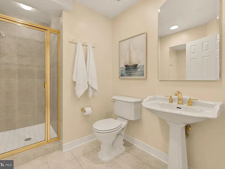8221 Doctor Craik Ct — Photo 25