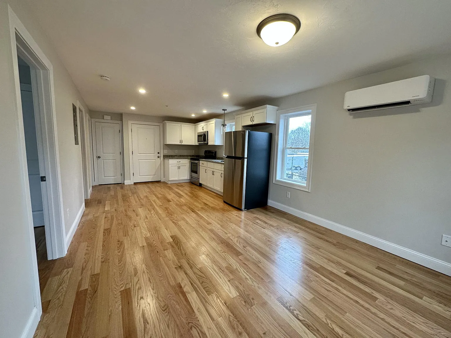 2 bed, 9999 sqft, $1,900 — Photo 3