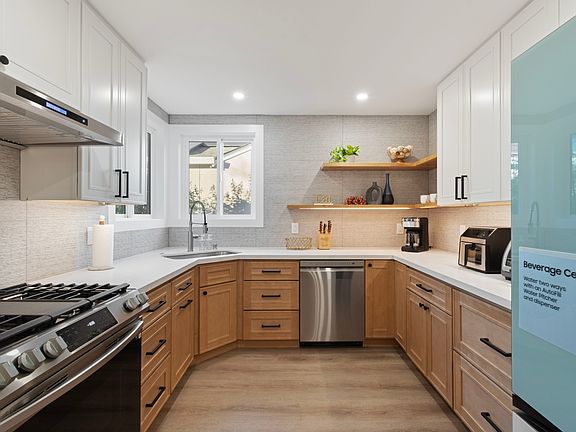 3rd image of 1027 Haven Ave