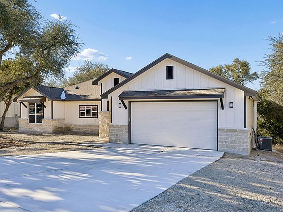 2nd image of 1513 Redwood