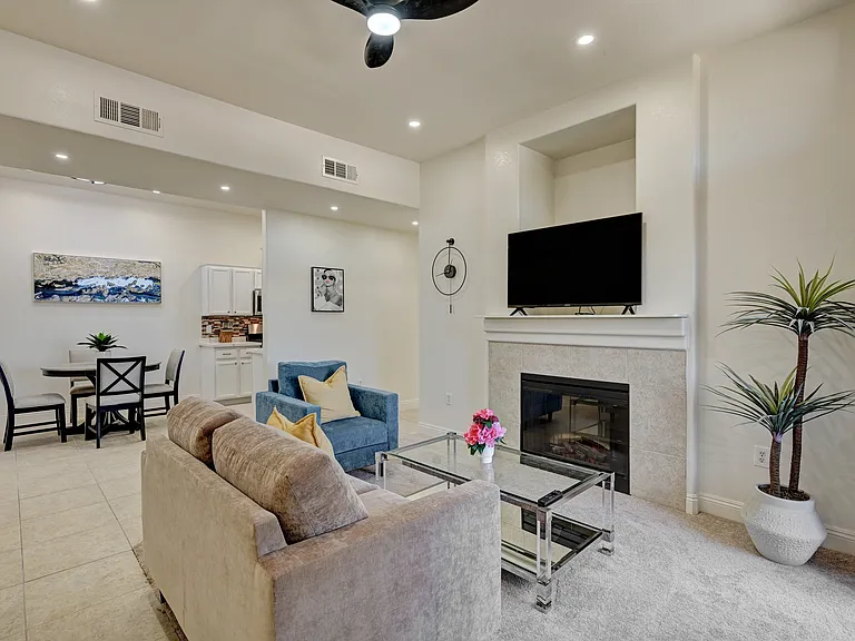 2305 W Horizon Ridge Pkwy #1512 — Photo 16