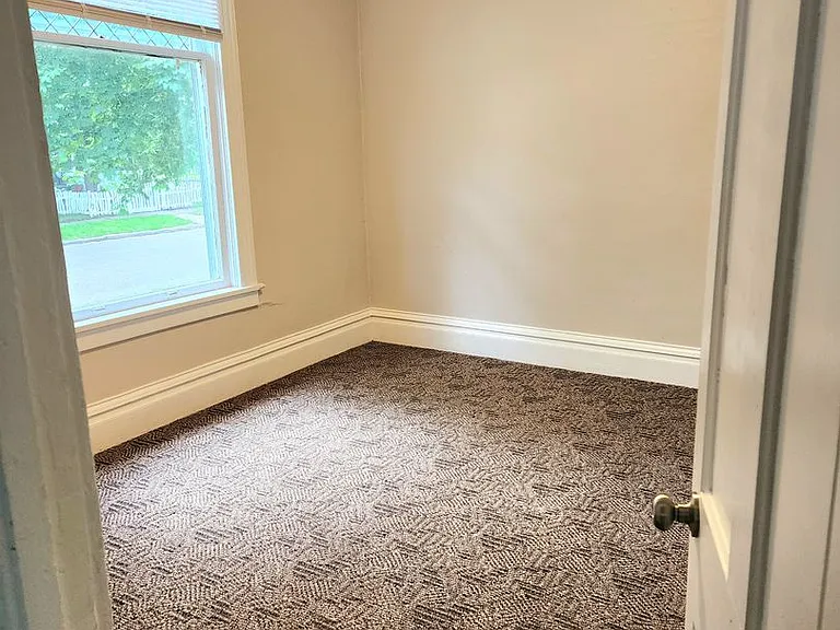 816 1/2 Birch St — Photo 2
